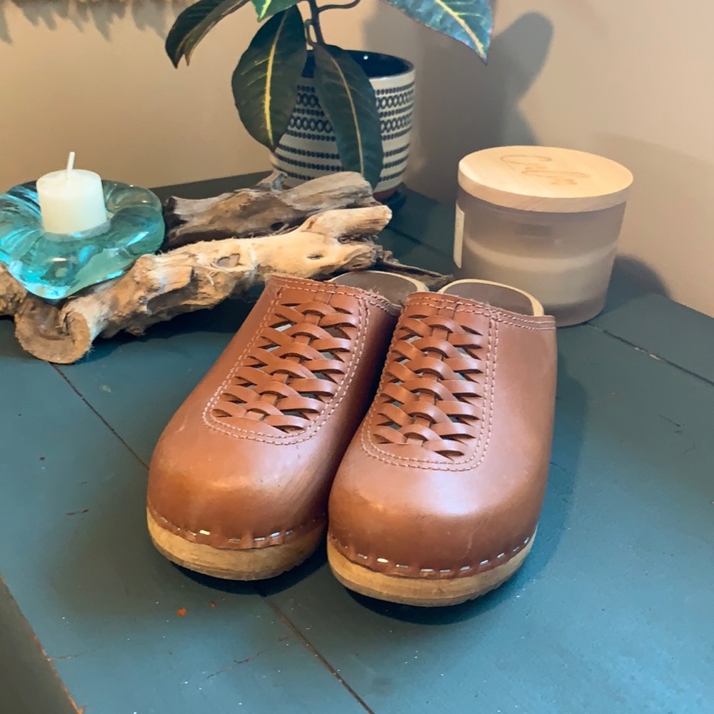 Mia Low Healed Clogs